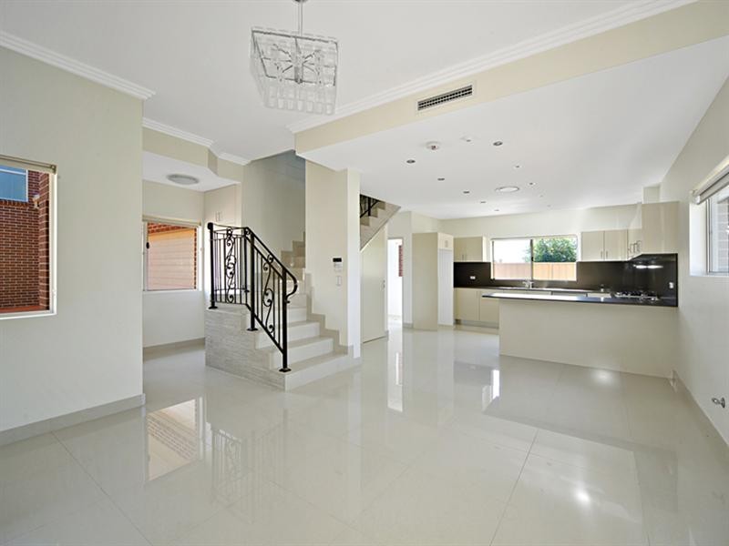 3/8 Rome Street, Canterbury NSW 2193