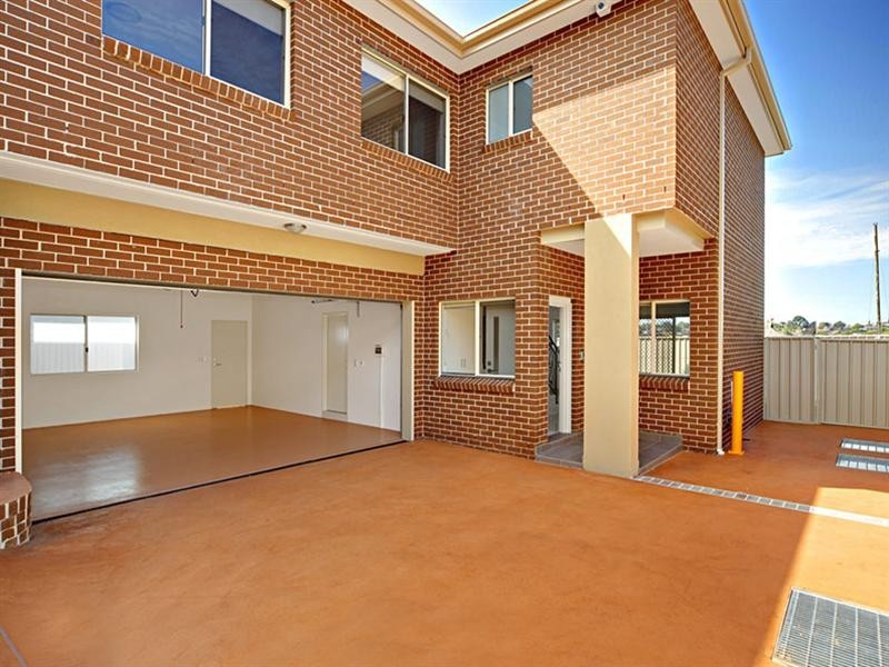 3/8 Rome Street, Canterbury NSW 2193