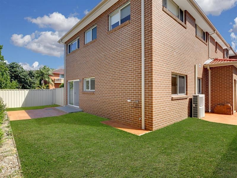 3/8 Rome Street, Canterbury NSW 2193