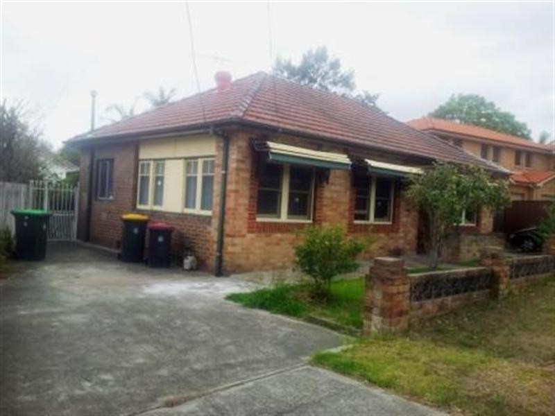 6 Thompson Street, Earlwood NSW 2206