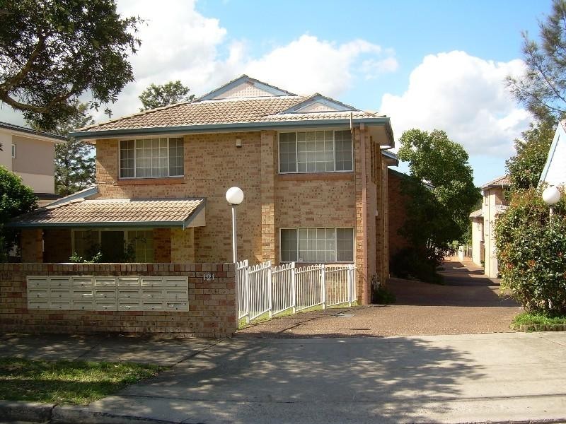 2/121 Riverview Road, Earlwood NSW 2206