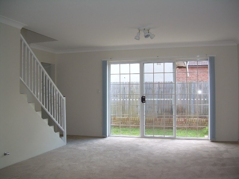 2/121 Riverview Road, Earlwood NSW 2206