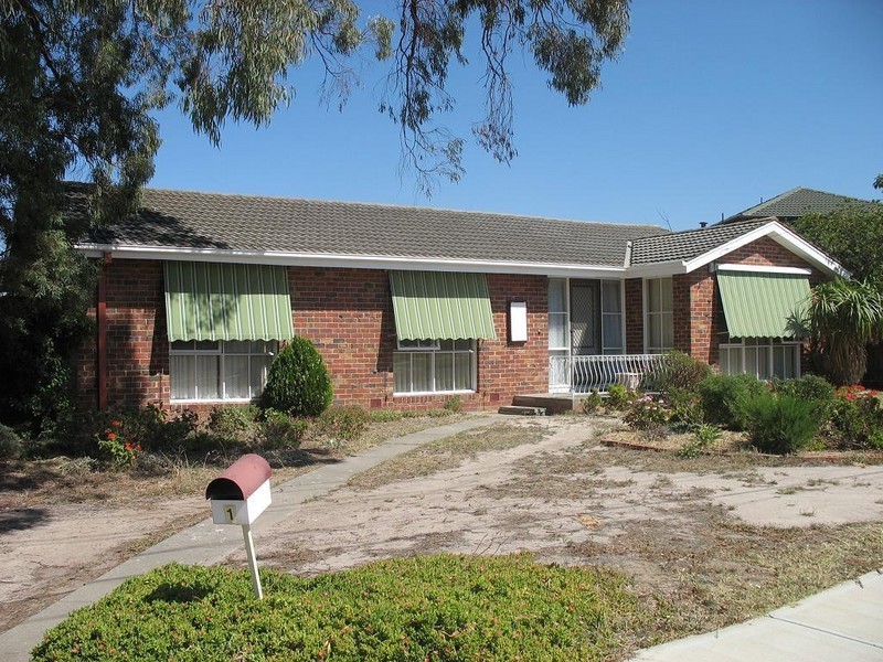 1 Aylesbury Crescent, Gladstone Park VIC 3043