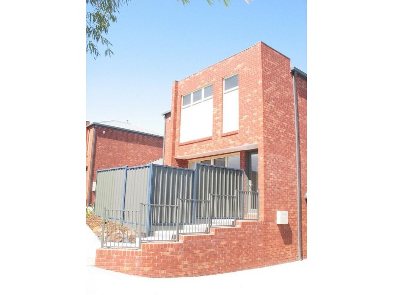 2/52 PASCOE Street, Westmeadows VIC 3049