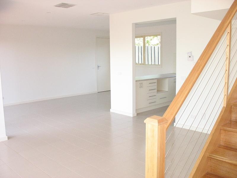 2/52 PASCOE Street, Westmeadows VIC 3049