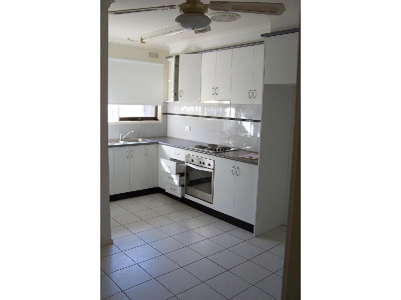 16/20 Laurence Avenue, Airport West VIC 3042