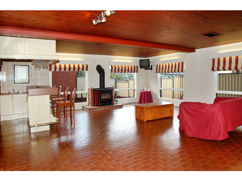 8 Endeavour Crescent, Westmeadows VIC 3049