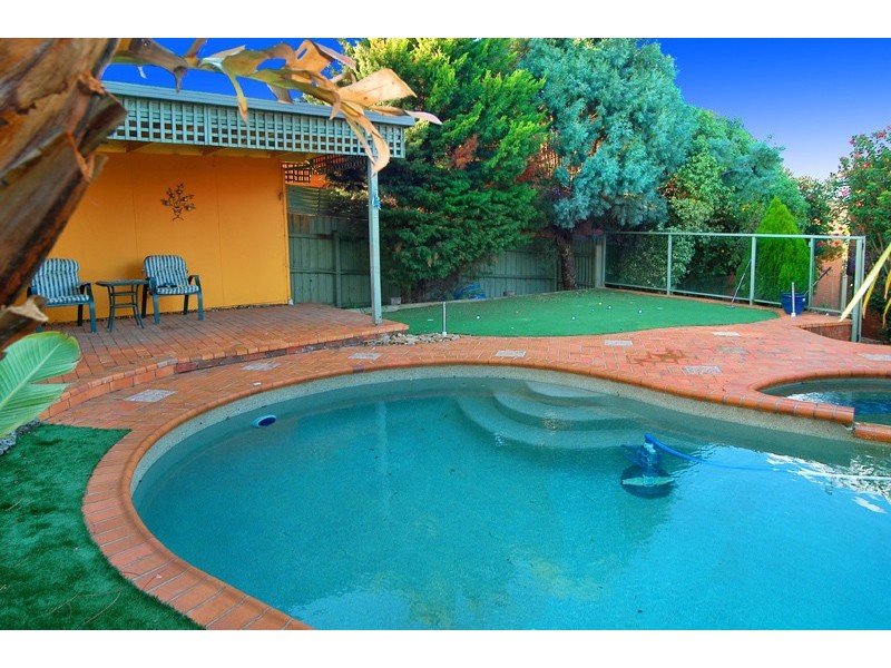 8 Endeavour Crescent, Westmeadows VIC 3049