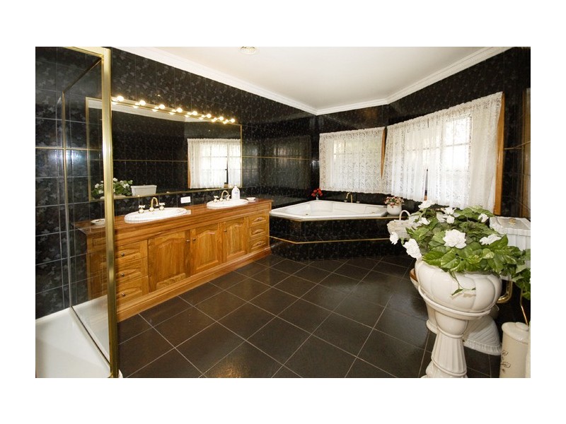 1 STELLA Court, Greenvale VIC 3059