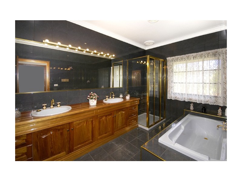 1 STELLA Court, Greenvale VIC 3059