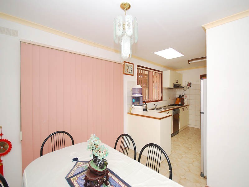 52 CLARKE Drive, Gladstone Park VIC 3043