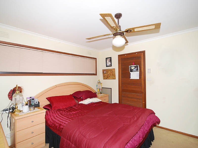 52 CLARKE Drive, Gladstone Park VIC 3043