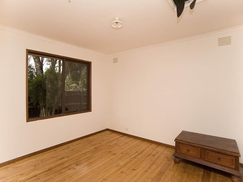 70 Lenoak Street, Gladstone Park VIC 3043