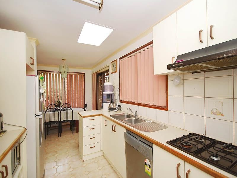 52 Clarke Drive, Gladstone Park VIC 3043