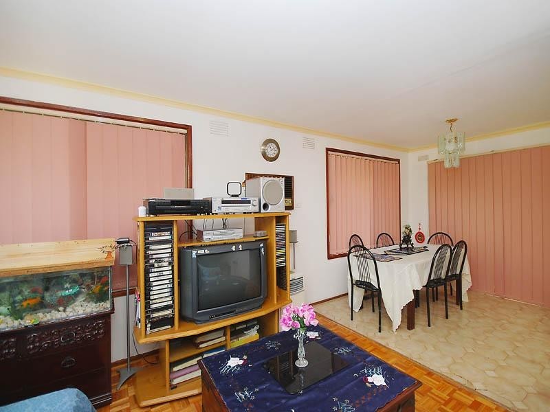 52 Clarke Drive, Gladstone Park VIC 3043