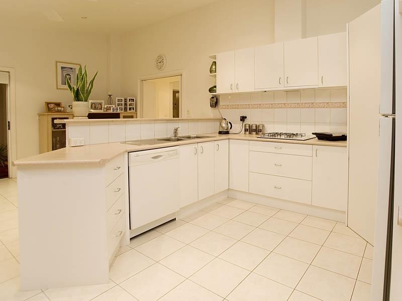 18 Carol Grove, Tullamarine VIC 3043