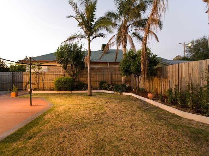 18 Carol Grove, Tullamarine VIC 3043