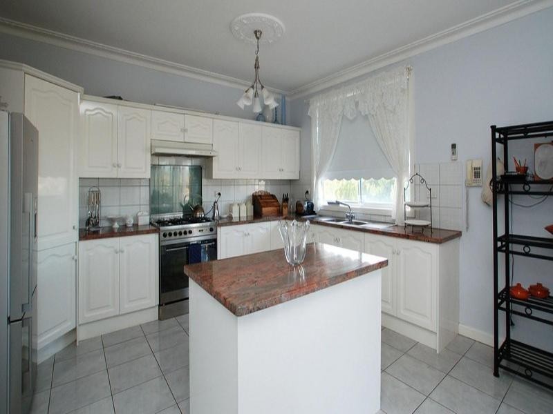 103 New Road, Oak Park VIC 3046