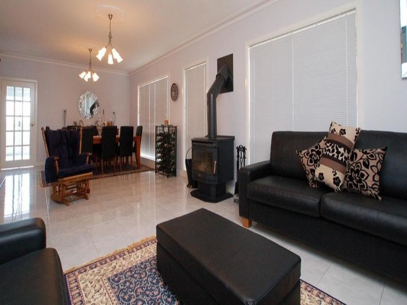 103 New Road, Oak Park VIC 3046