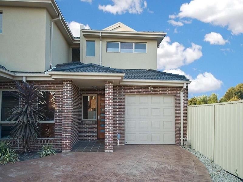2/8 Windermere Crescent, Gladstone Park VIC 3043