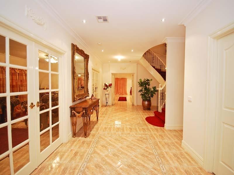 16 Trumpington Terrace, Attwood VIC 3049