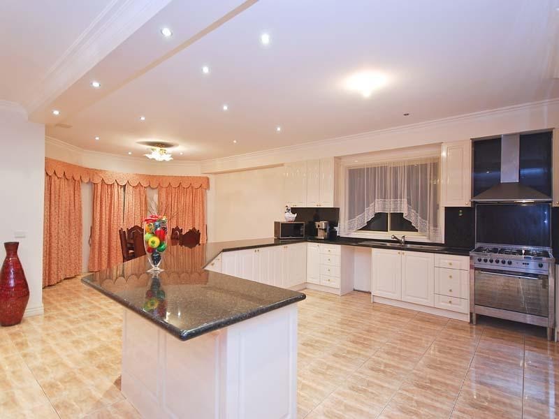 16 Trumpington Terrace, Attwood VIC 3049