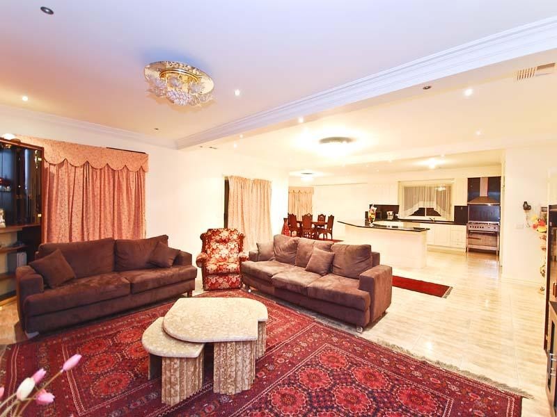 16 Trumpington Terrace, Attwood VIC 3049