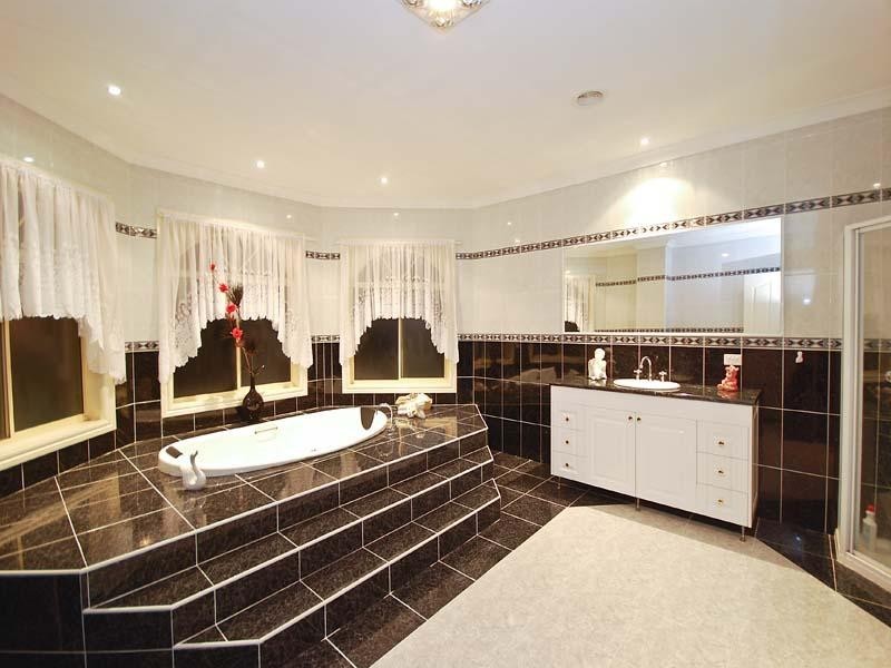 16 Trumpington Terrace, Attwood VIC 3049