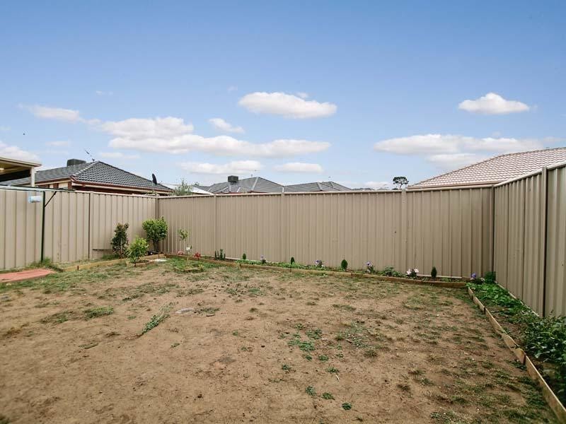 6 Bowral Loop, Craigieburn VIC 3064