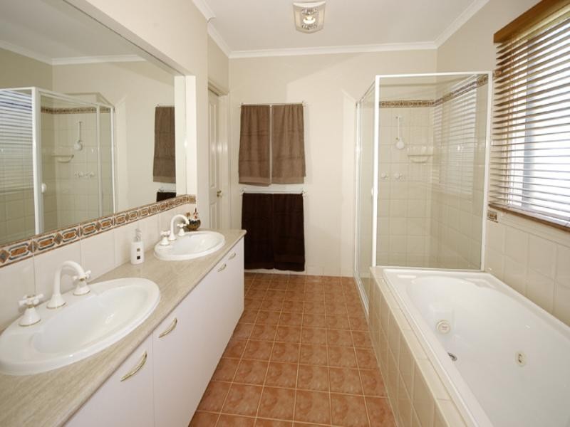 45 The Ridge, Oaklands Junction VIC 3063