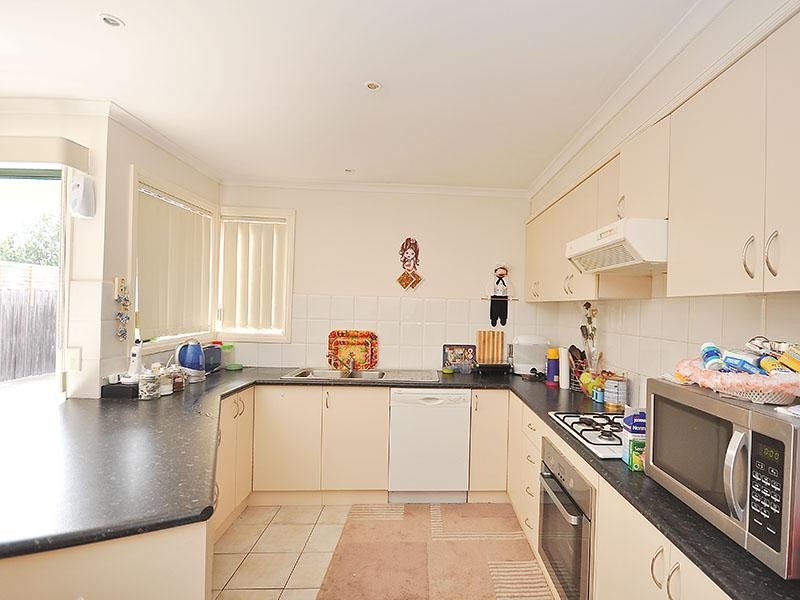 2/16 Dillwynia Place, Meadow Heights VIC 3048