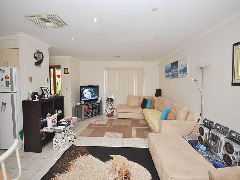 2/16 Dillwynia Place, Meadow Heights VIC 3048