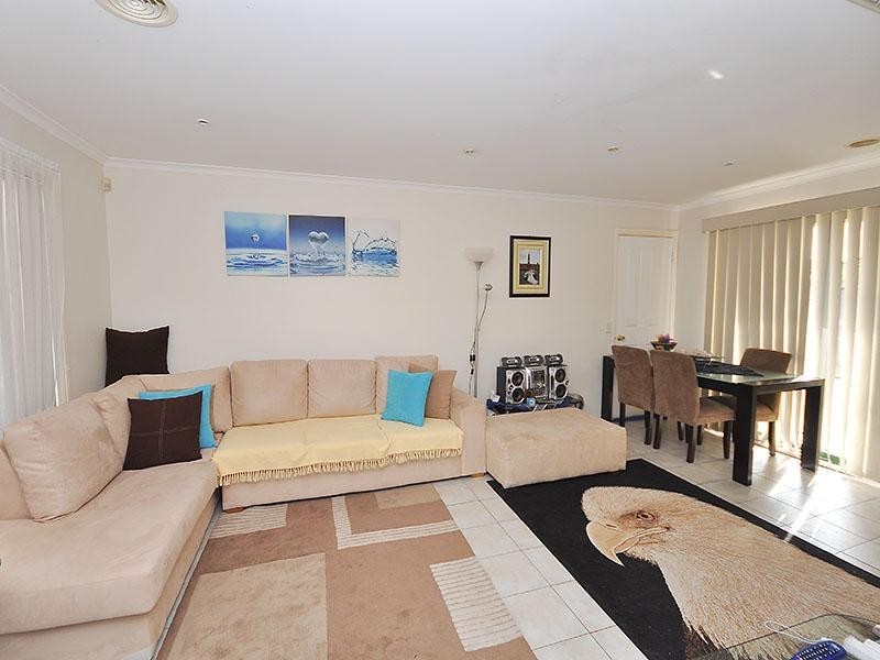 2/16 Dillwynia Place, Meadow Heights VIC 3048