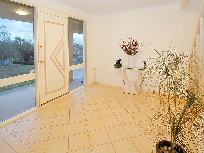 3 Finlay Close, Gladstone Park VIC 3043