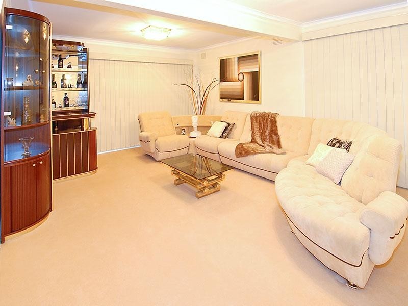 3 Finlay Close, Gladstone Park VIC 3043