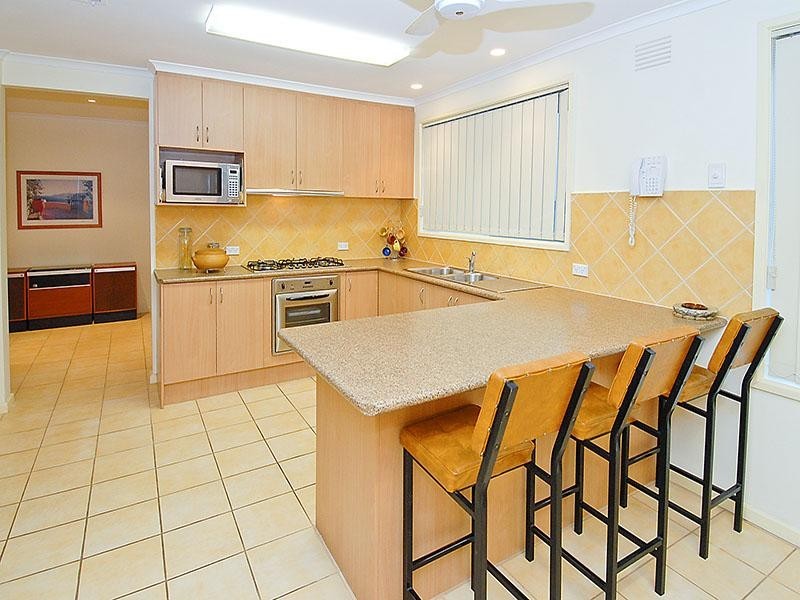 3 Finlay Close, Gladstone Park VIC 3043