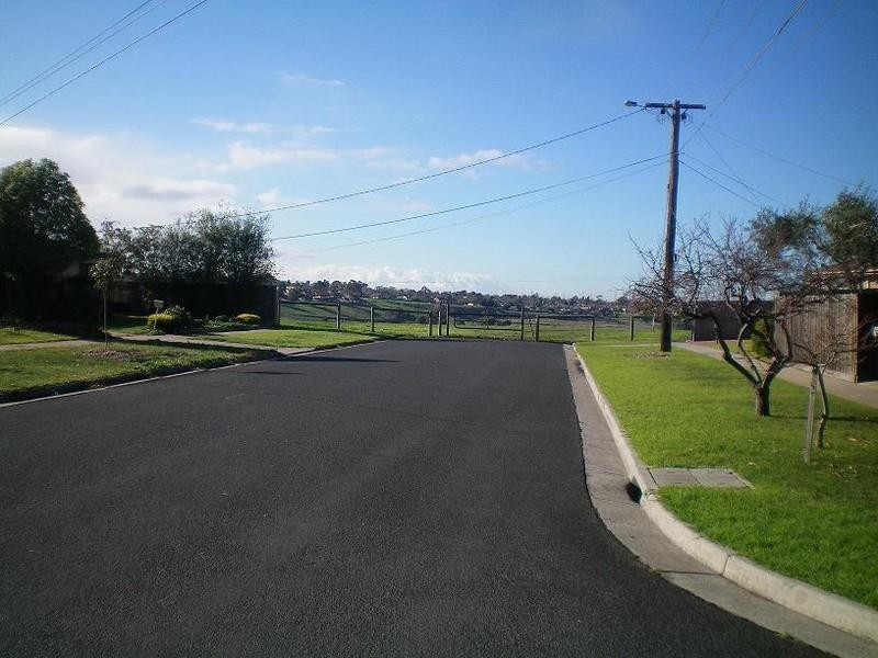37 LINACRE Crescent, Gladstone Park VIC 3043