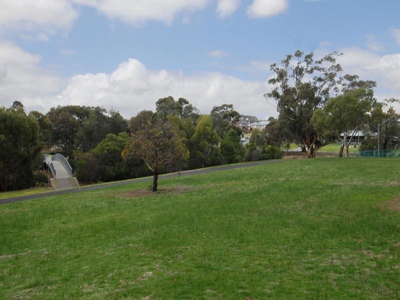 2/29 Coopers Hill Drive, Westmeadows VIC 3049