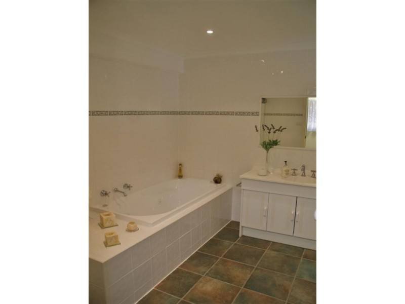 8 Sandpiper Road, Wellington East SA 5259