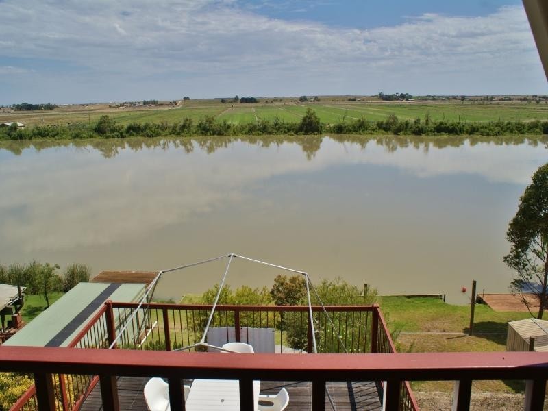 8 Sandpiper Road, Wellington East SA 5259