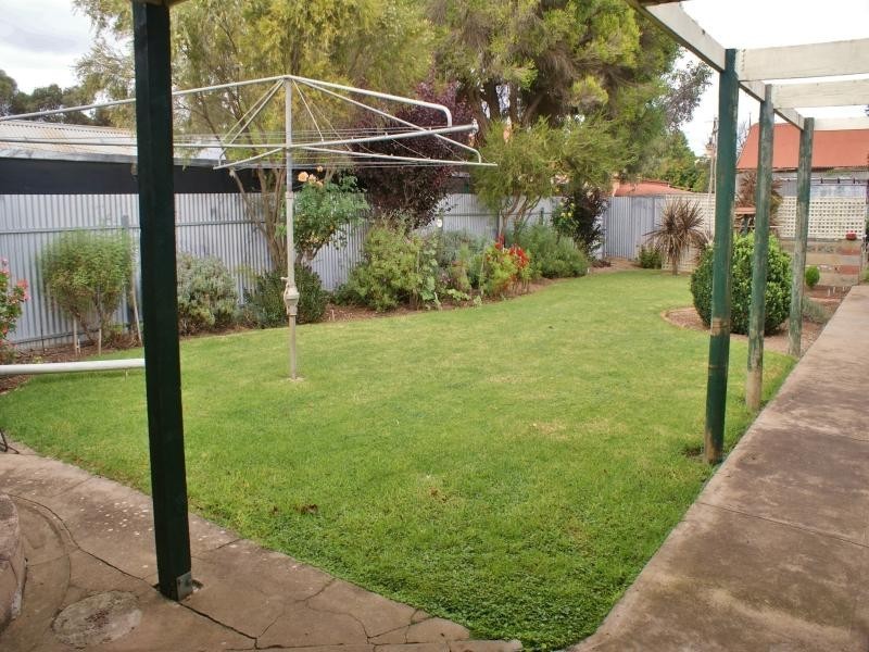 16 Charles Street, Murray Bridge SA 5253