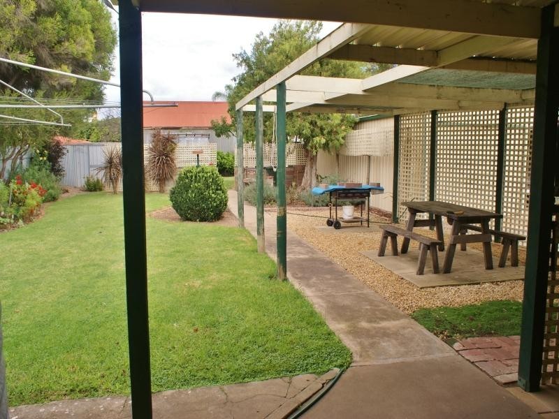 16 Charles Street, Murray Bridge SA 5253