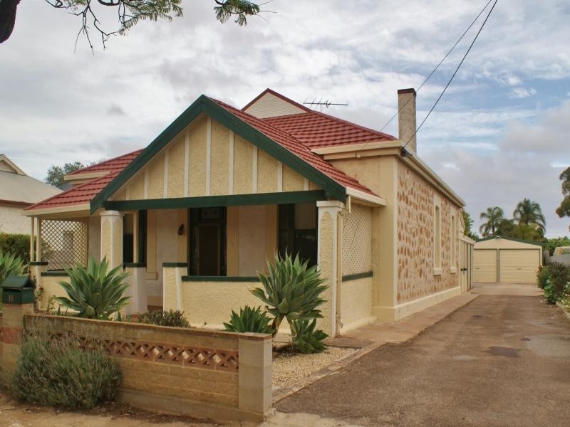 16 Charles Street, Murray Bridge SA 5253
