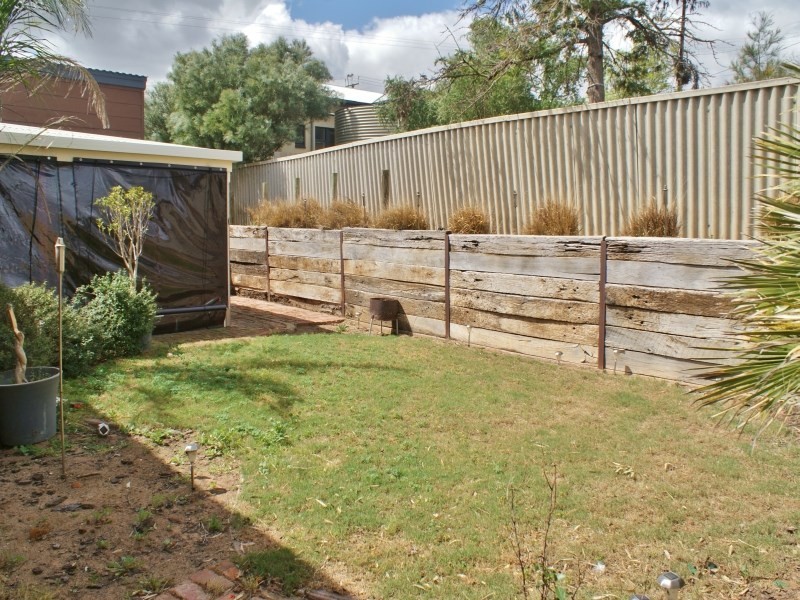 100 and 100A Thomas Street, Murray Bridge SA 5253