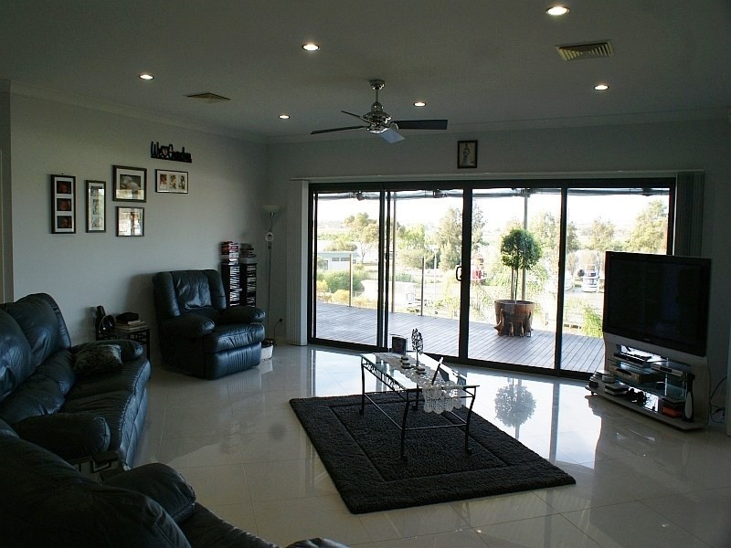 18 Riverglen Drive, Murray Bridge SA 5253