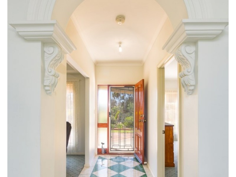 8 Schwerdt Road, Murray Bridge SA 5253