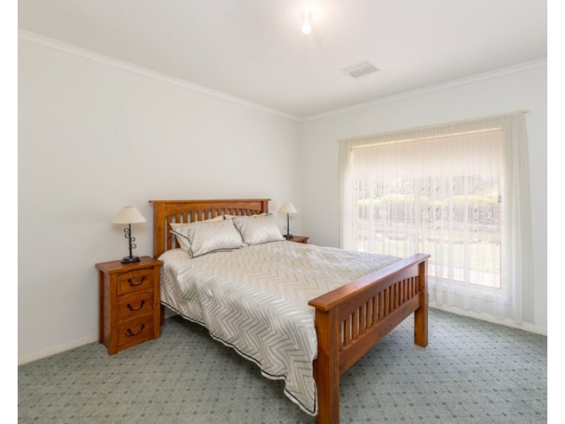 8 Schwerdt Road, Murray Bridge SA 5253