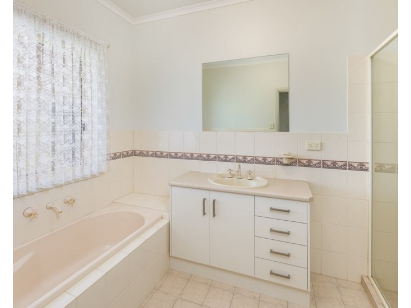 8 Schwerdt Road, Murray Bridge SA 5253