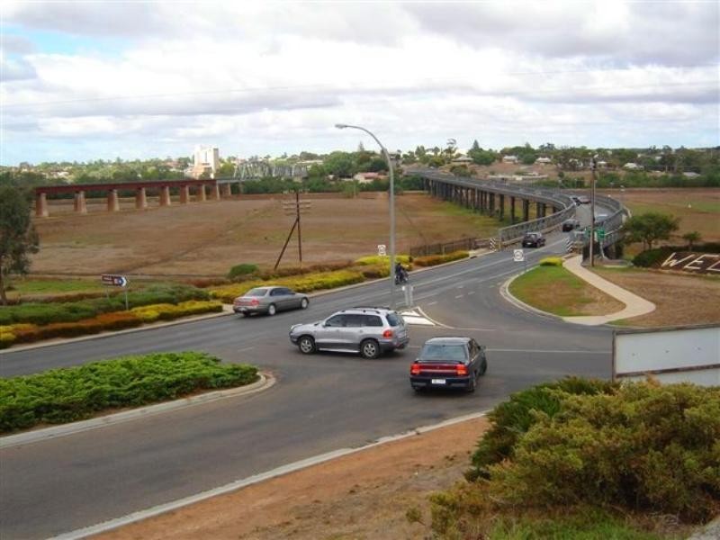 2 Princes Highway, Murray Bridge SA 5253