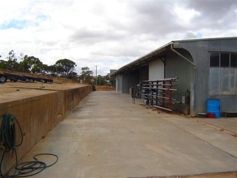 2 Princes Highway, Murray Bridge SA 5253